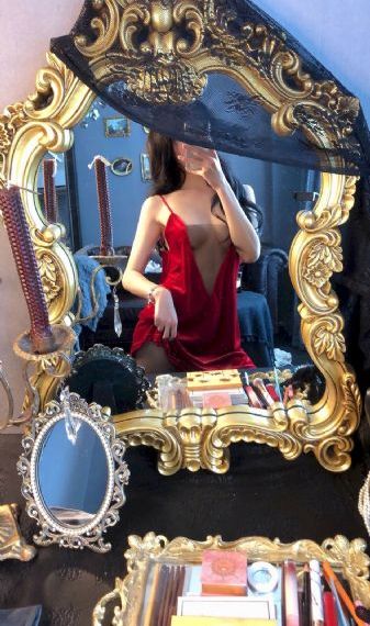 善良的美女秘书