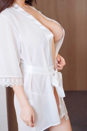 女朋友的丰满妈咪