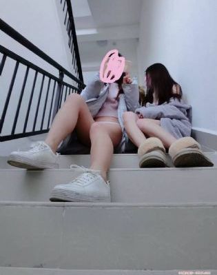 和教练在车里干了我三次