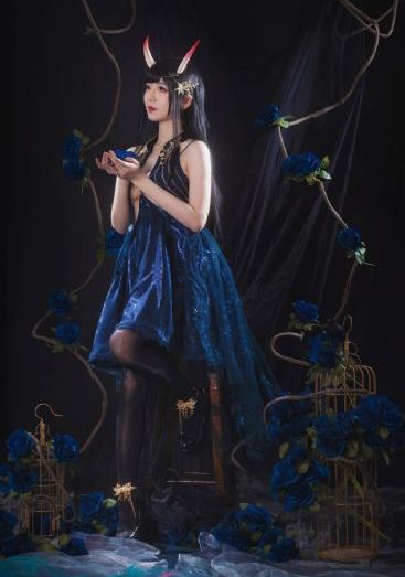 调教放荡丝袜美腿老师的导演是谁